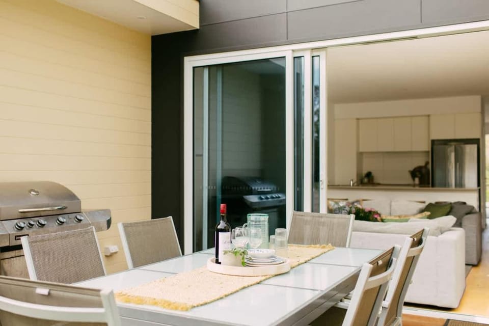 Peaceful Golf Course Escape with Kangaroos House in Anglesea
