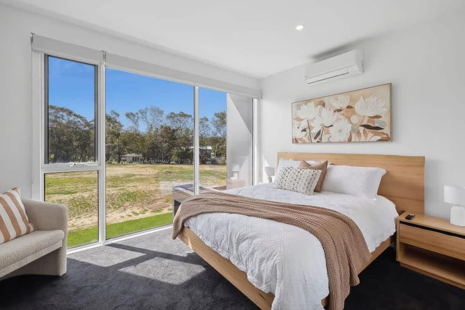 Coastal Retreat on the Golf Course House in Anglesea