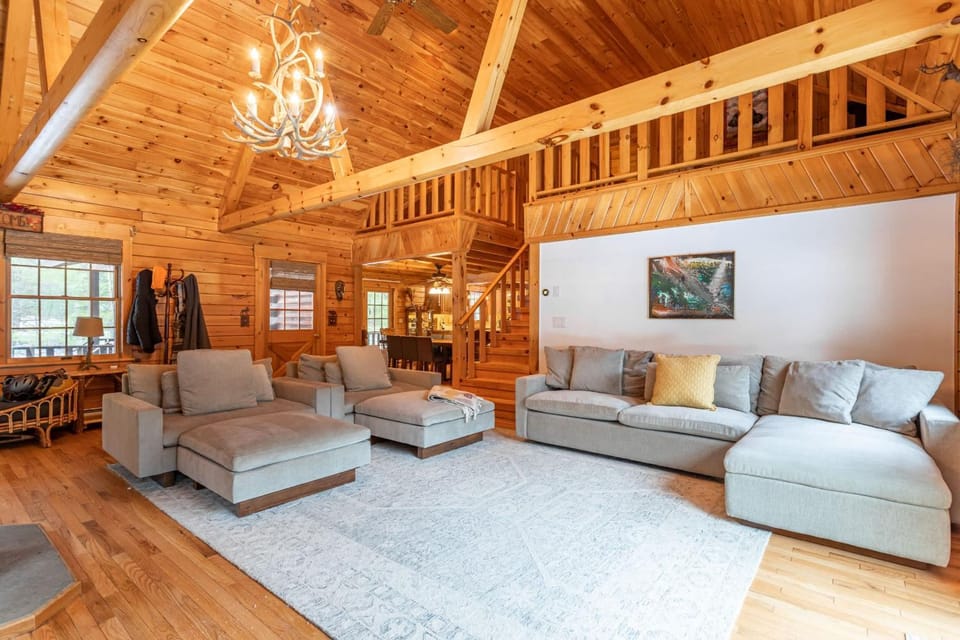 Pucky Pines - 5 mins to Bethel Woods with Hot Tub House in White Lake