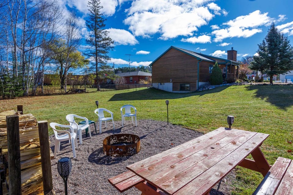 Cabin in Lakewood right on Snowmobile Trails Cabin in Wisconsin
