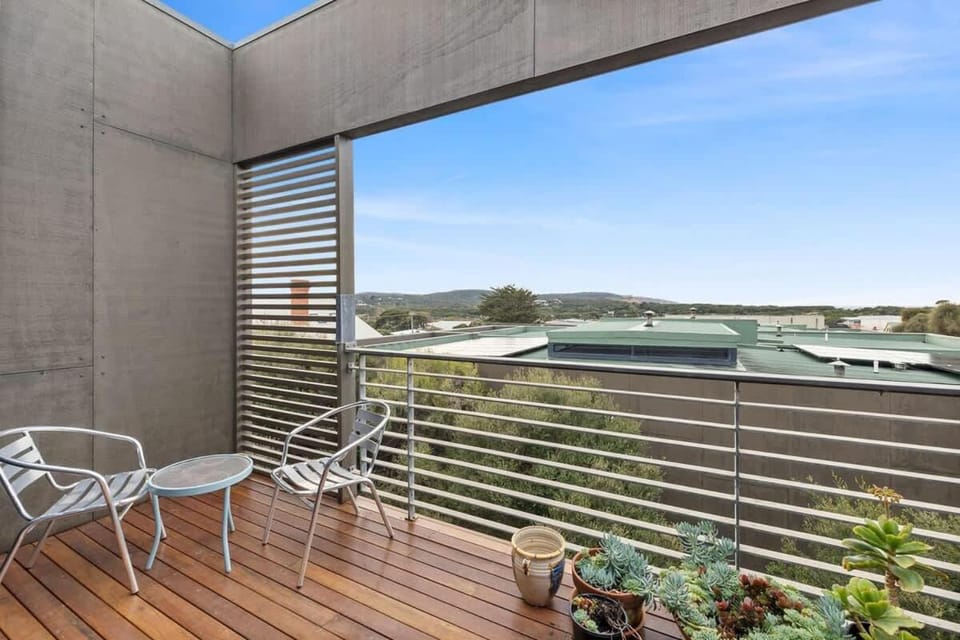 Beachfront stay - walk everywhere no car needed House in Anglesea