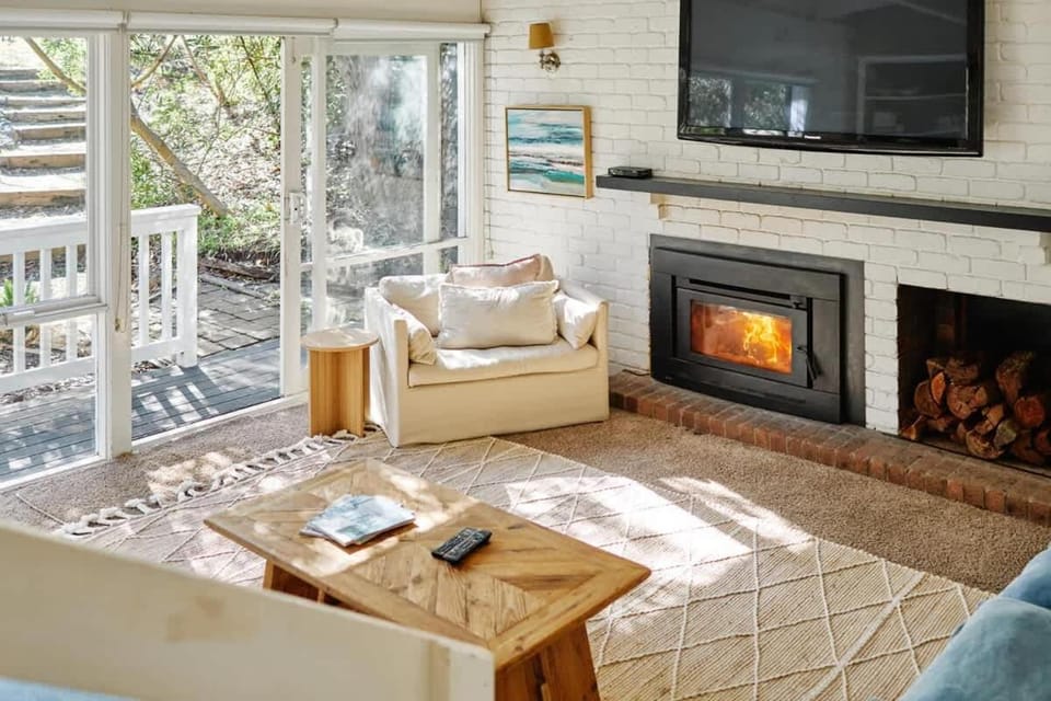 Wander to the Beach in Minutes House in Aireys Inlet