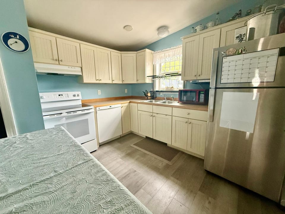 Salt Air Cottage at Beach Dreams Pool By Beach House in Wells