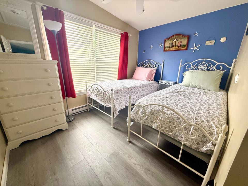Salt Air Cottage at Beach Dreams Pool By Beach House in Wells