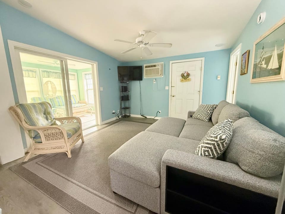 Salt Air Cottage at Beach Dreams Pool By Beach House in Wells