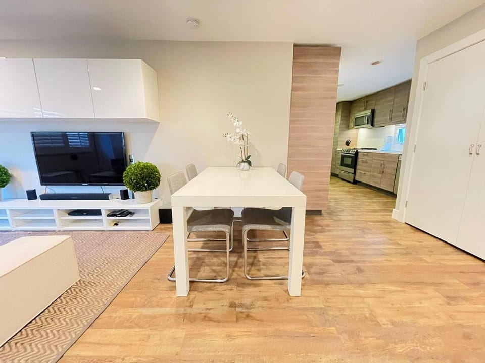Charming 1-Bedroom Apartment in the Heart of Venice Villa in Venice Beach