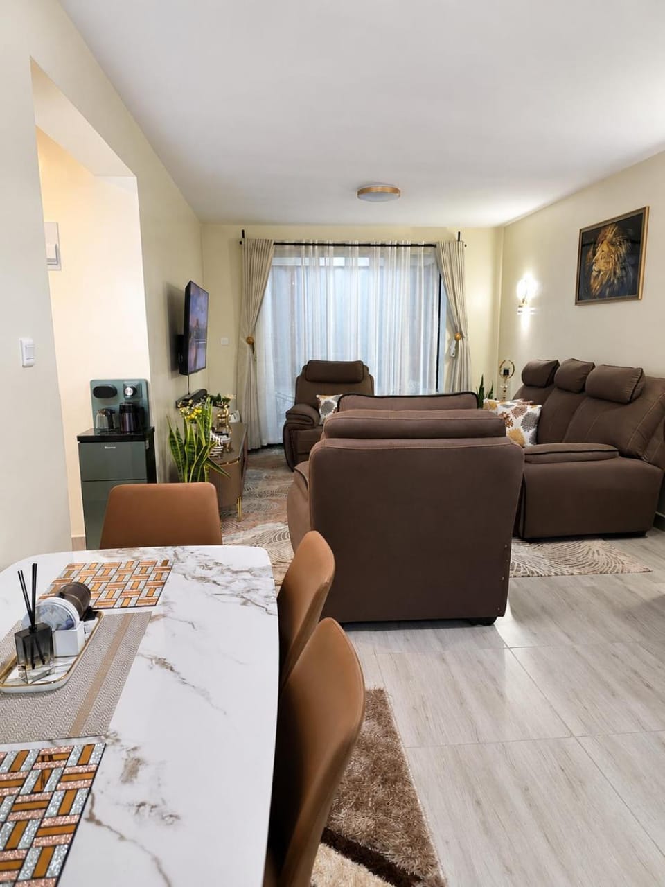 TV and multimedia, Living room, Decorative detail, Dining area, Food