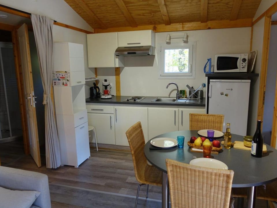 Chalet confortable - 6 pers. - API-1-52-2714 Campground/ 
RV Resort in Provence-Alpes-Côte d'Azur