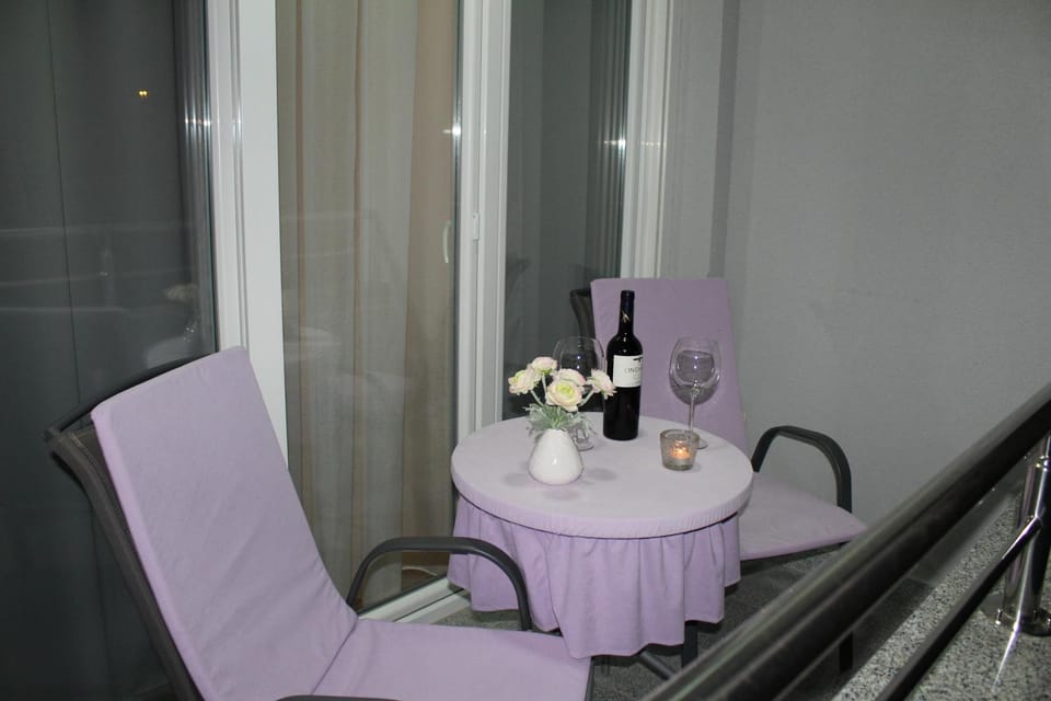Balcony/Terrace, Garden view