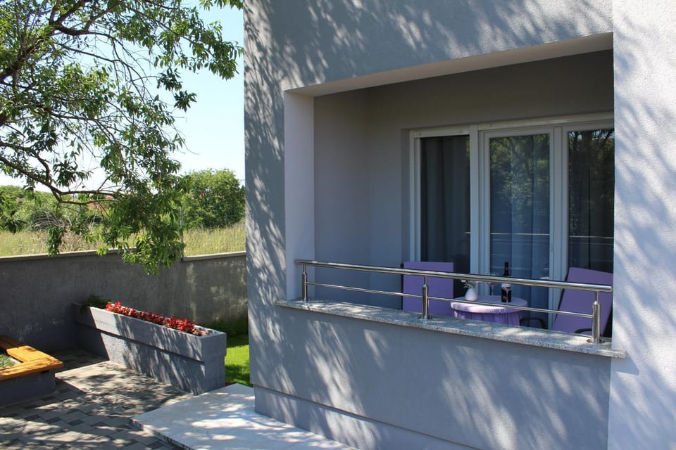 Balcony/Terrace, Garden view