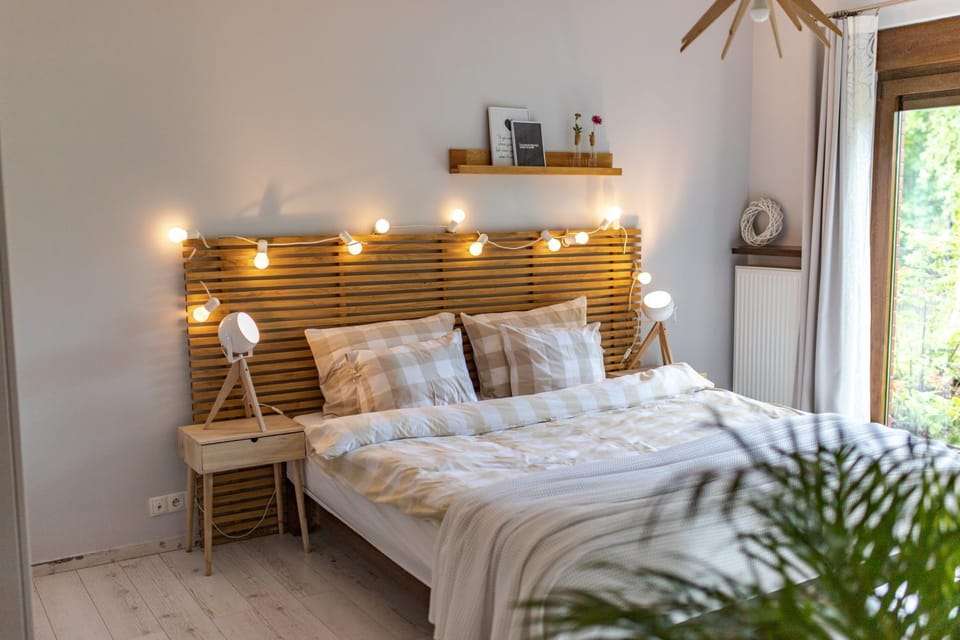 Bed, Photo of the whole room, Decorative detail