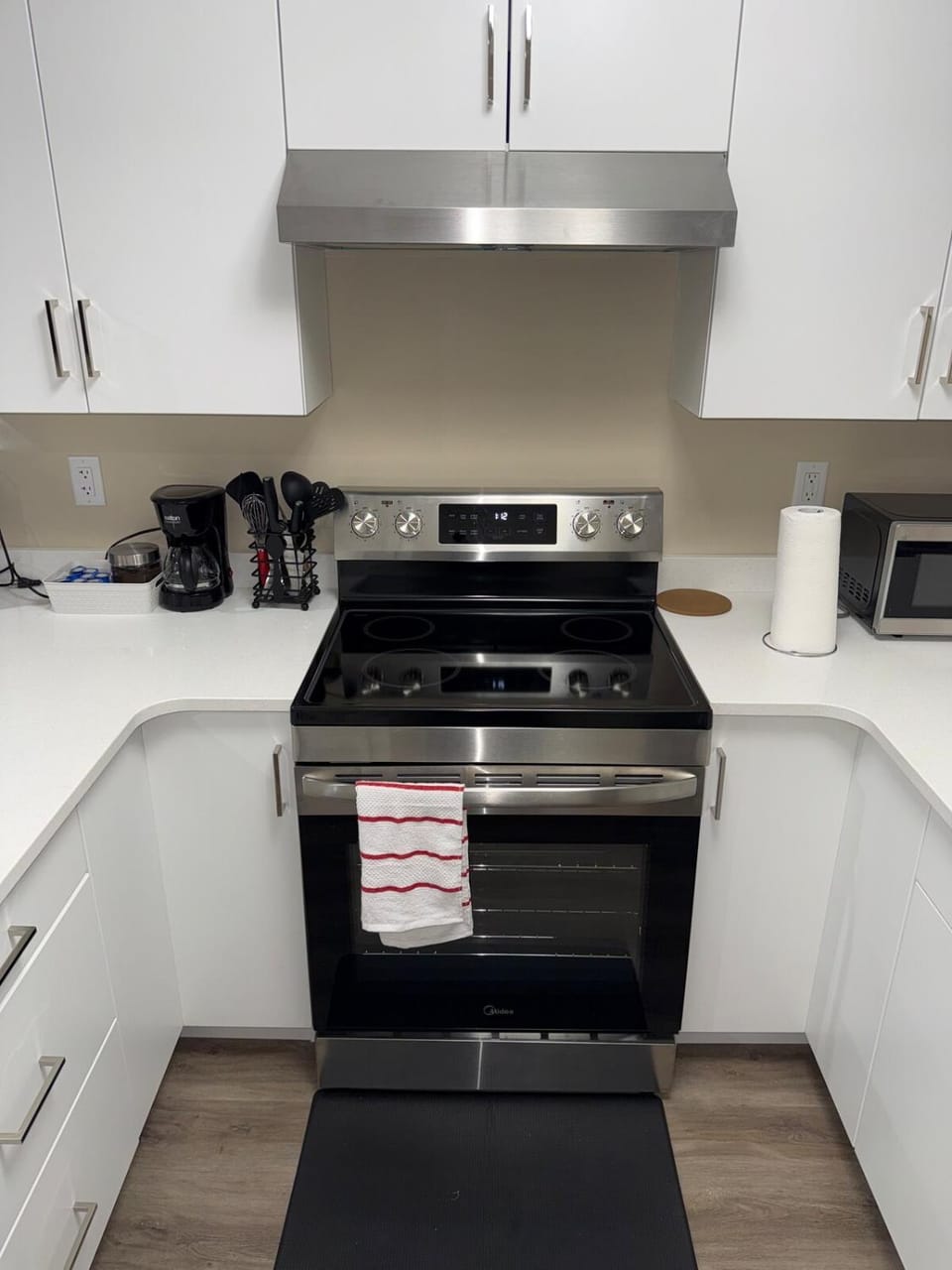 Modern Private Suite, Cozy, Stylish & Spacious Apartment in Regina
