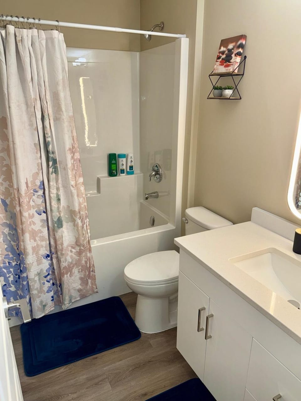 Modern Private Suite, Cozy, Stylish & Spacious Apartment in Regina