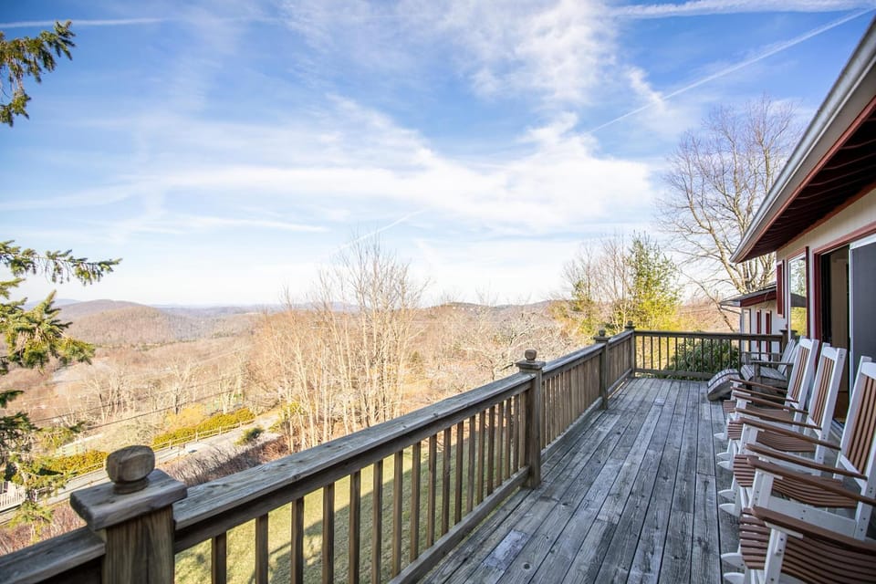 Alpenglow House in Watauga