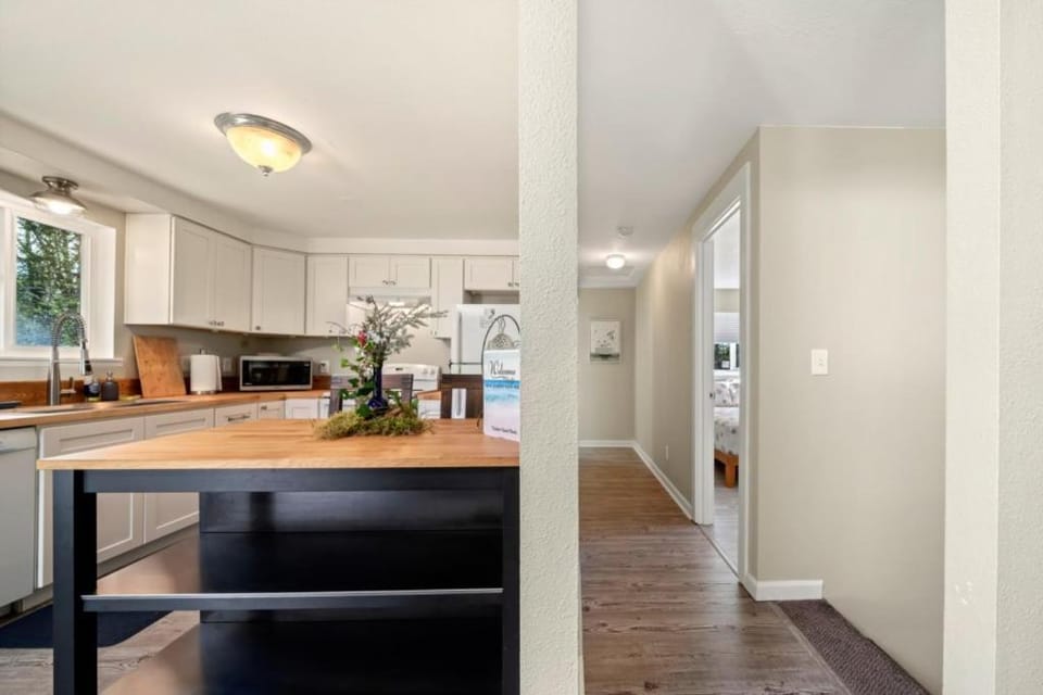 Catch & Relax Pet-Friendly Hot Tub Retreat House in Rockaway Beach