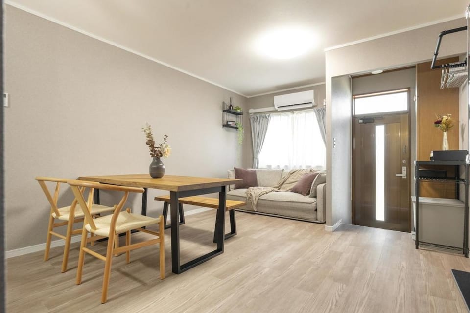 Living room, Seating area, Dining area, air conditioner