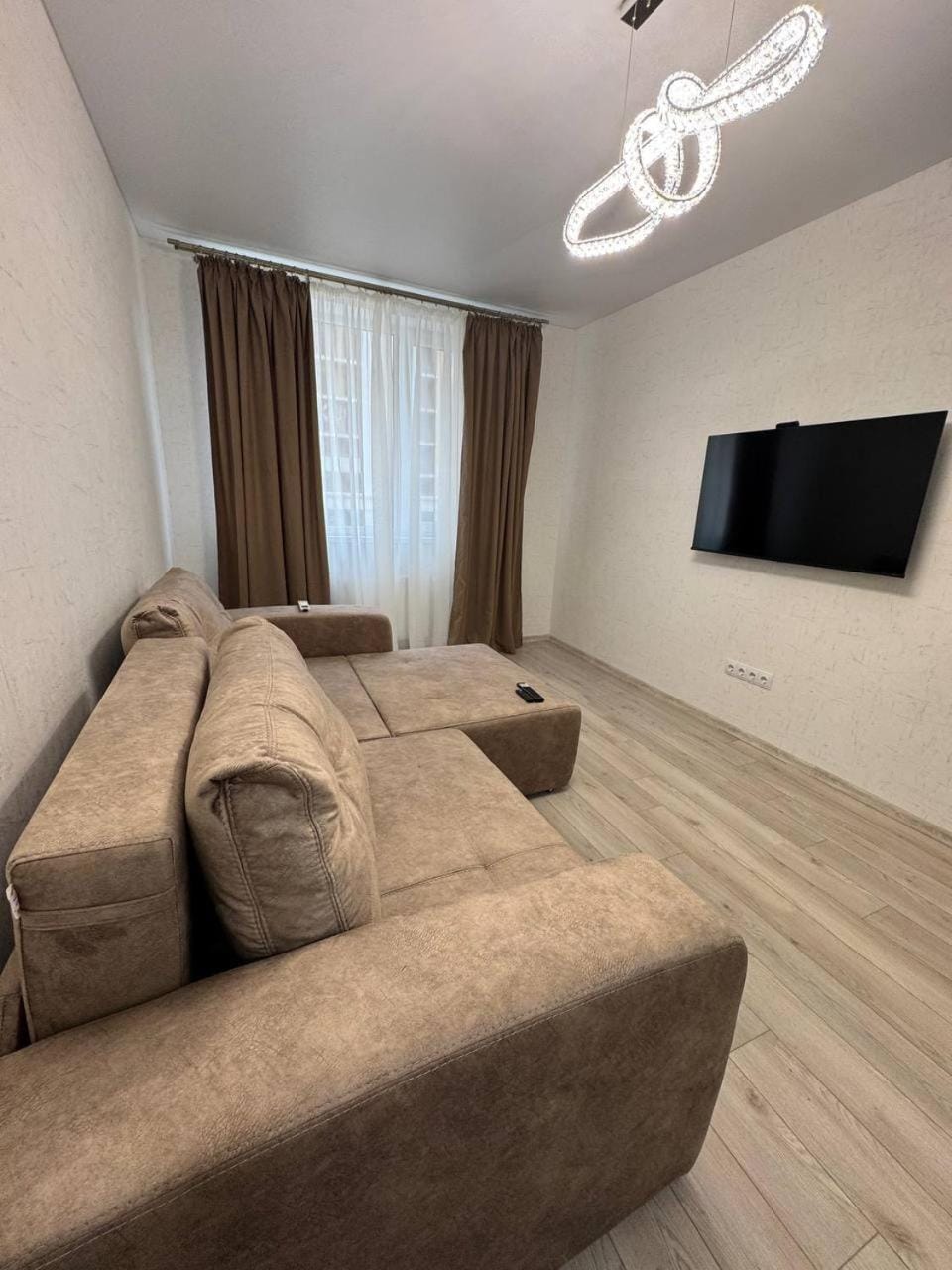 Communal lounge/ TV room, TV and multimedia, Living room, Seating area, Evening entertainment, Bedroom