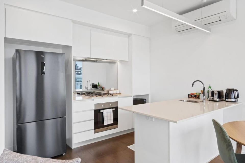 Two Bedroom City Retreat with Pool, Gym and Parking Apartment in Brisbane City
