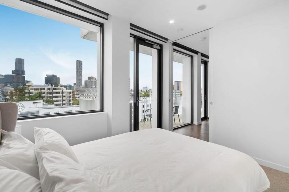 Two Bedroom City Retreat with Pool, Gym and Parking Apartment in Brisbane City