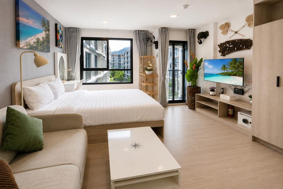 Bed, TV and multimedia, Bedroom