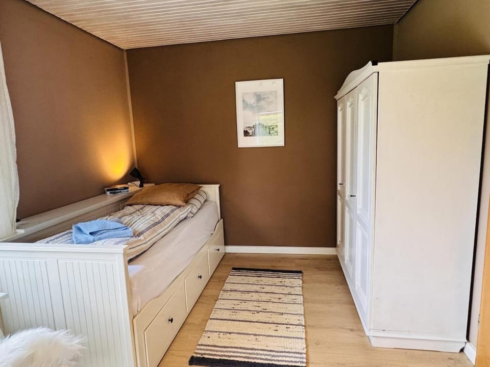 Bed, Photo of the whole room, Bedroom, wardrobe