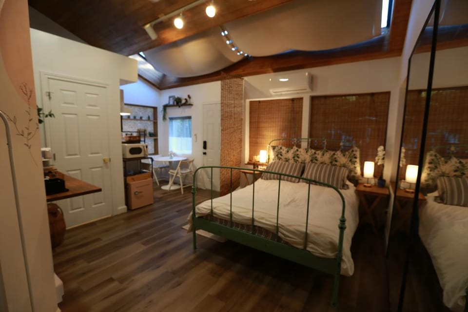 Luxury Thai-Inspired Suite Full Bath, Skylight & Private Entrance, No Share needed Bed and Breakfast in Richmond