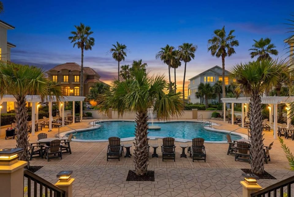 Gulf View Beach Home with Pool House in Gulf Shores