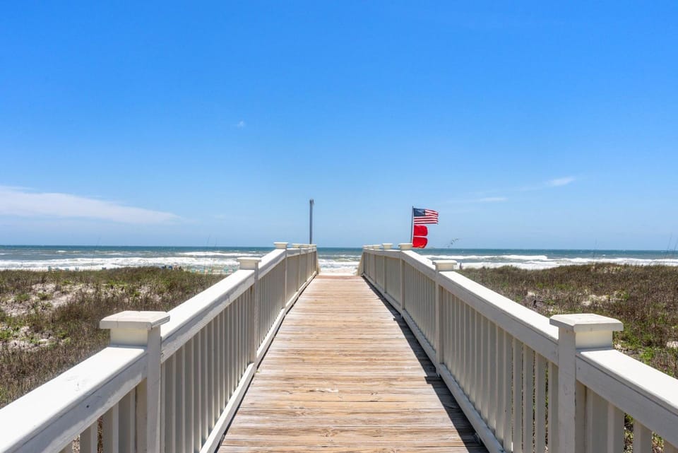 Gulf View Beach Home with Pool House in Gulf Shores