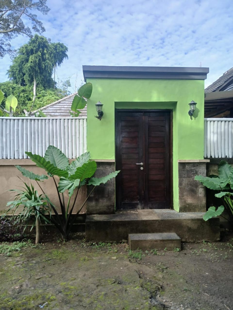 Facade/entrance