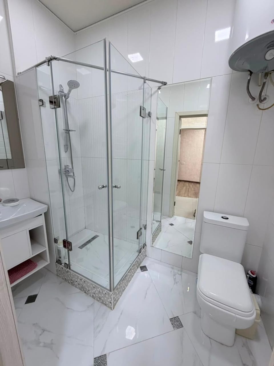 Shower, Toilet