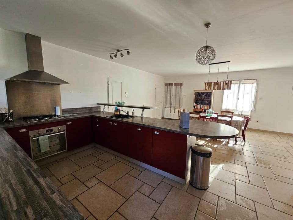 Kitchen or kitchenette, dishwasher, minibar, oven, stove