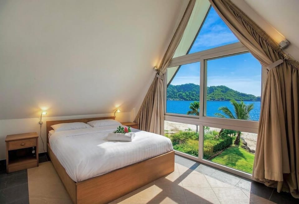 Bed, Photo of the whole room, Beach, Bedroom, Mountain view, Sea view, furniture, towels, wardrobe, air conditioner