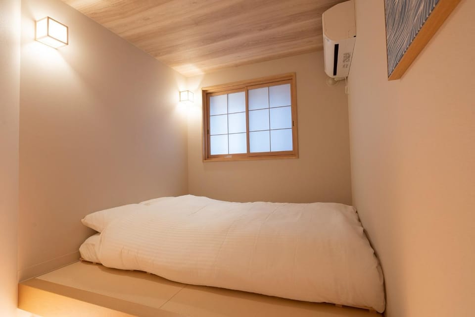 Bedroom, air conditioner