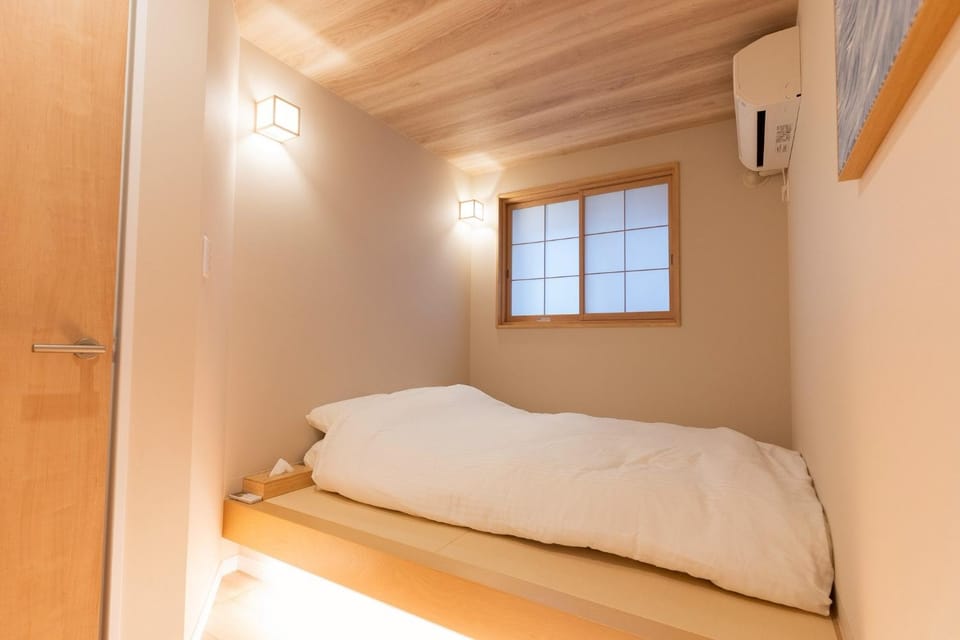 Bedroom, air conditioner