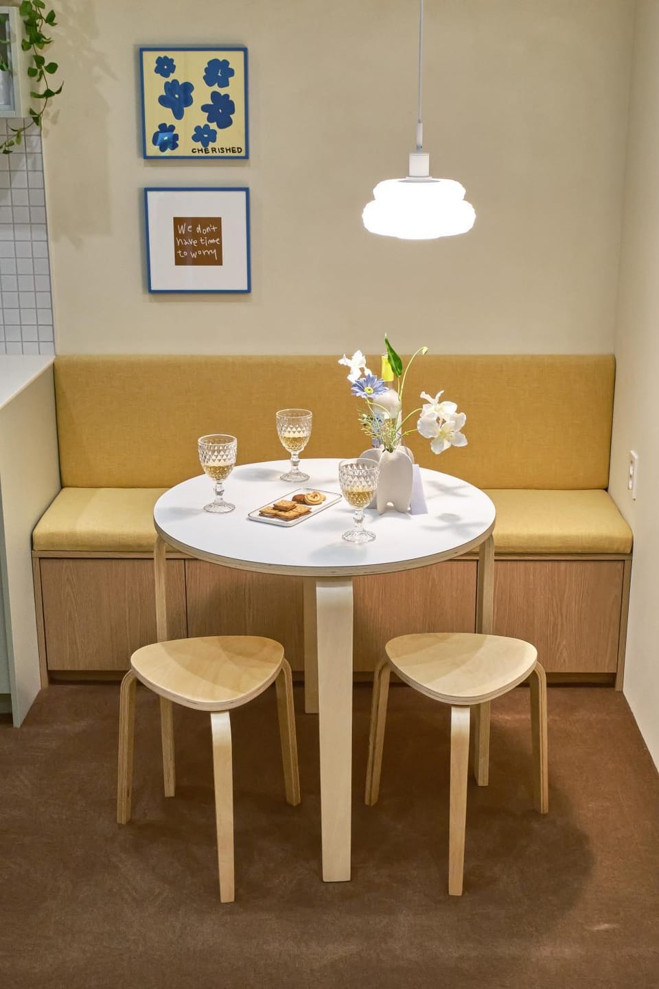 Seating area, Dining area