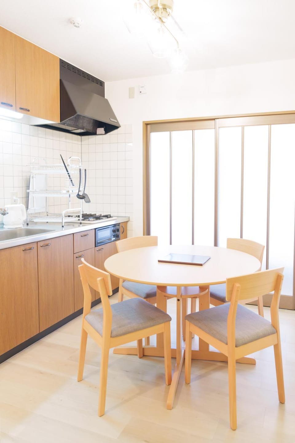 Dining area, kitchen