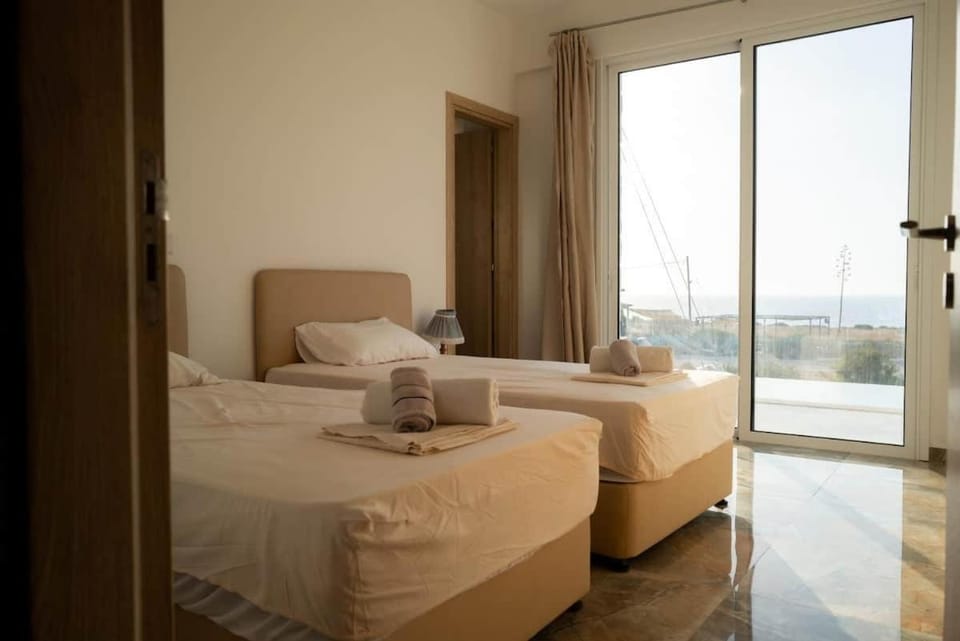 4 Bedroom Villa at the Sea House in Peyia