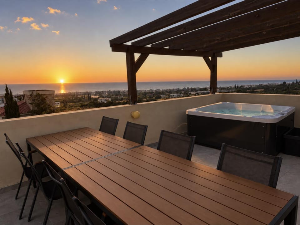 Seaview Villa with private Pool and Rooftop Jacuzzi House in Tala