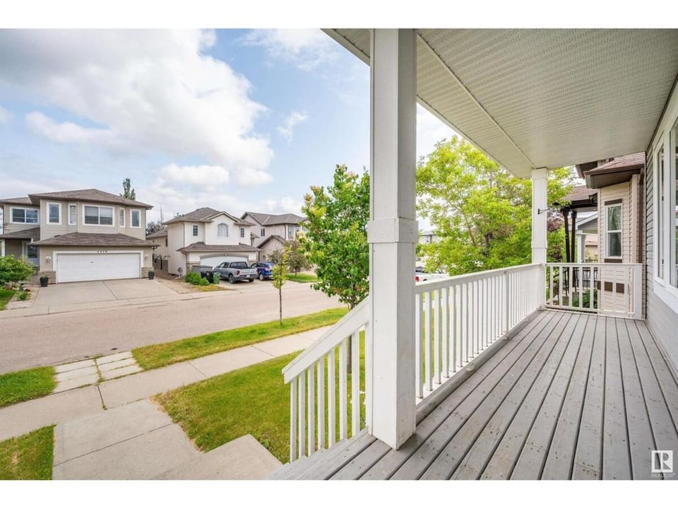 Edmonton three bedrooms two baths 5 beds Chalet in Edmonton