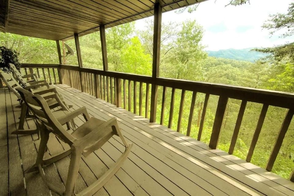 Hillbilly Hilton chalet Chalet in Sevier County