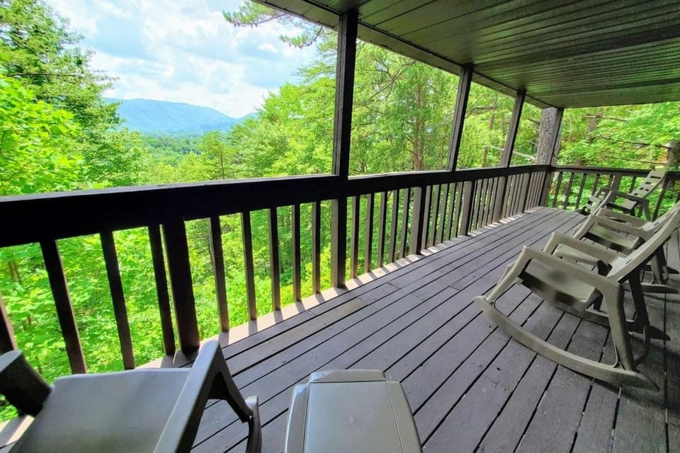 Hillbilly Hilton chalet Chalet in Sevier County