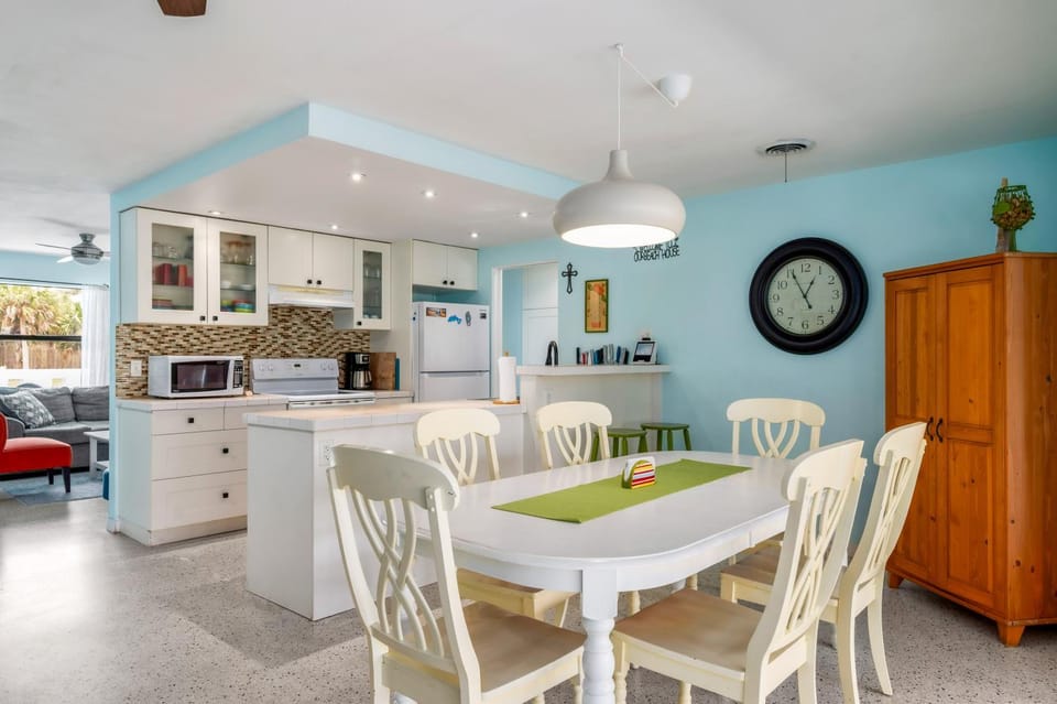 Sea Breeze Sanctuary House in Ormond By The Sea