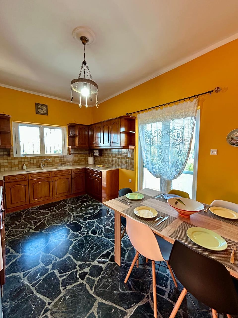 Dining area, kitchen