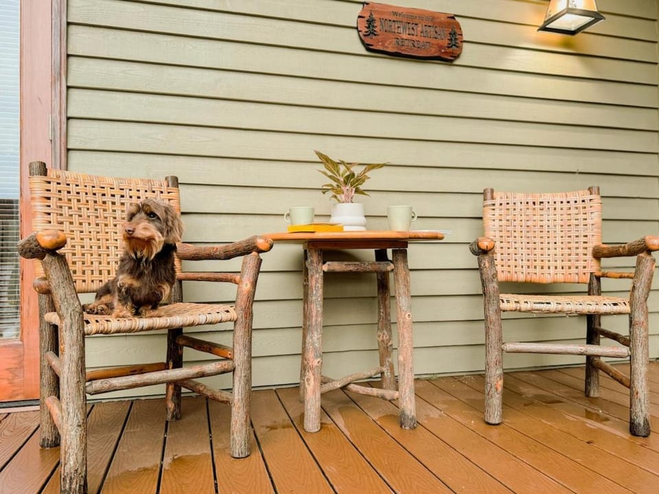 PNW King Suite - JettedTub - Mountain View Retreat House in King County