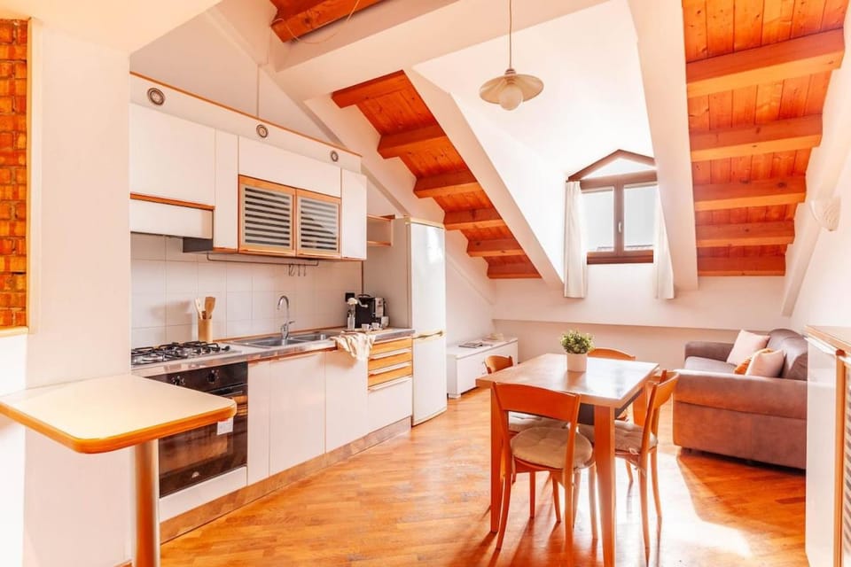 Kitchen or kitchenette, Living room, Seating area, Dining area, stove