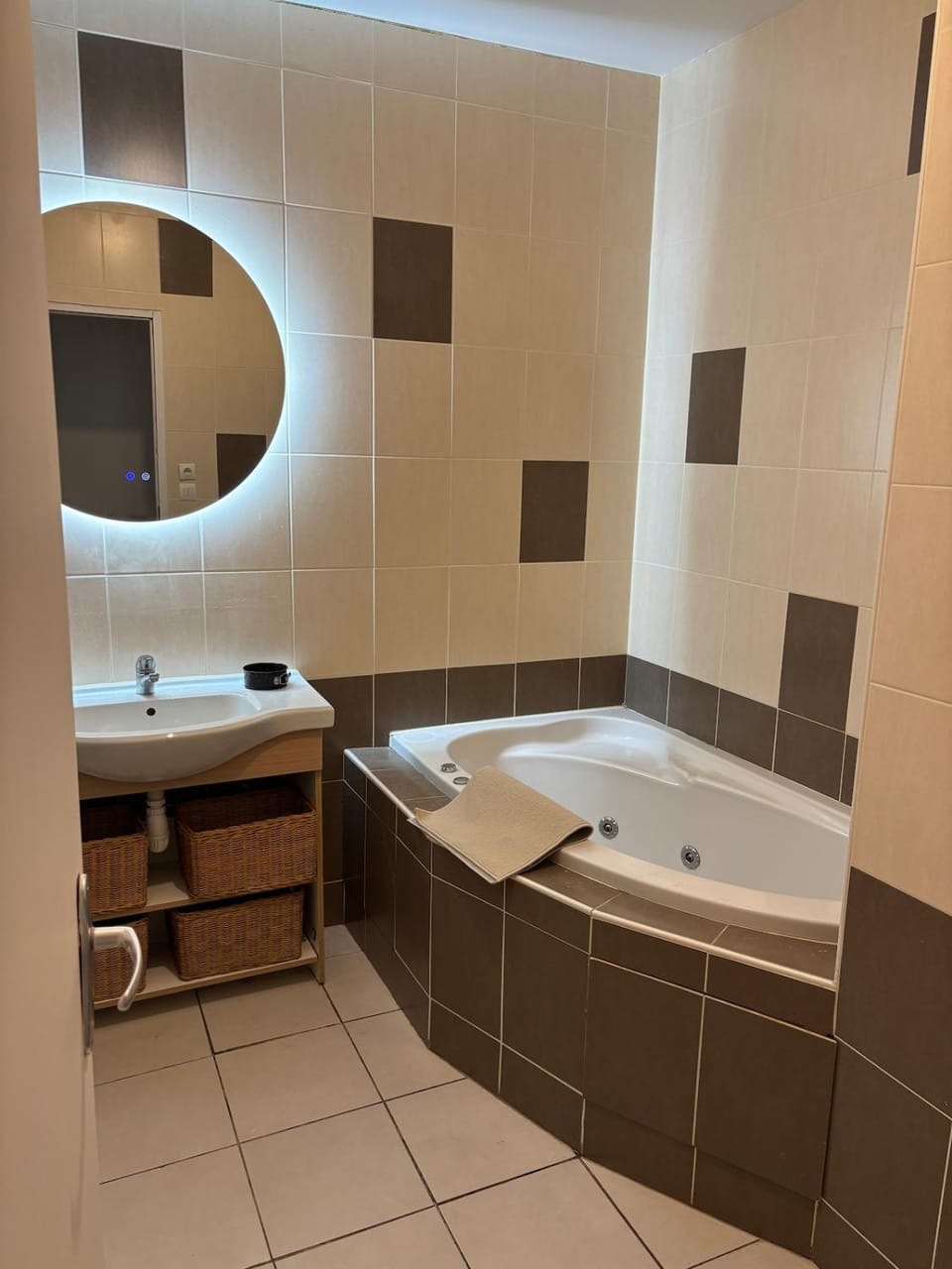 T3 Centre-ville Issoire avec Patio Privé & Calme Apartment in Issoire