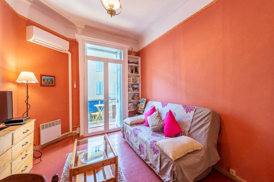 Property building, Living room