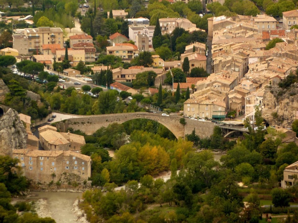 Nearby landmark, Off site