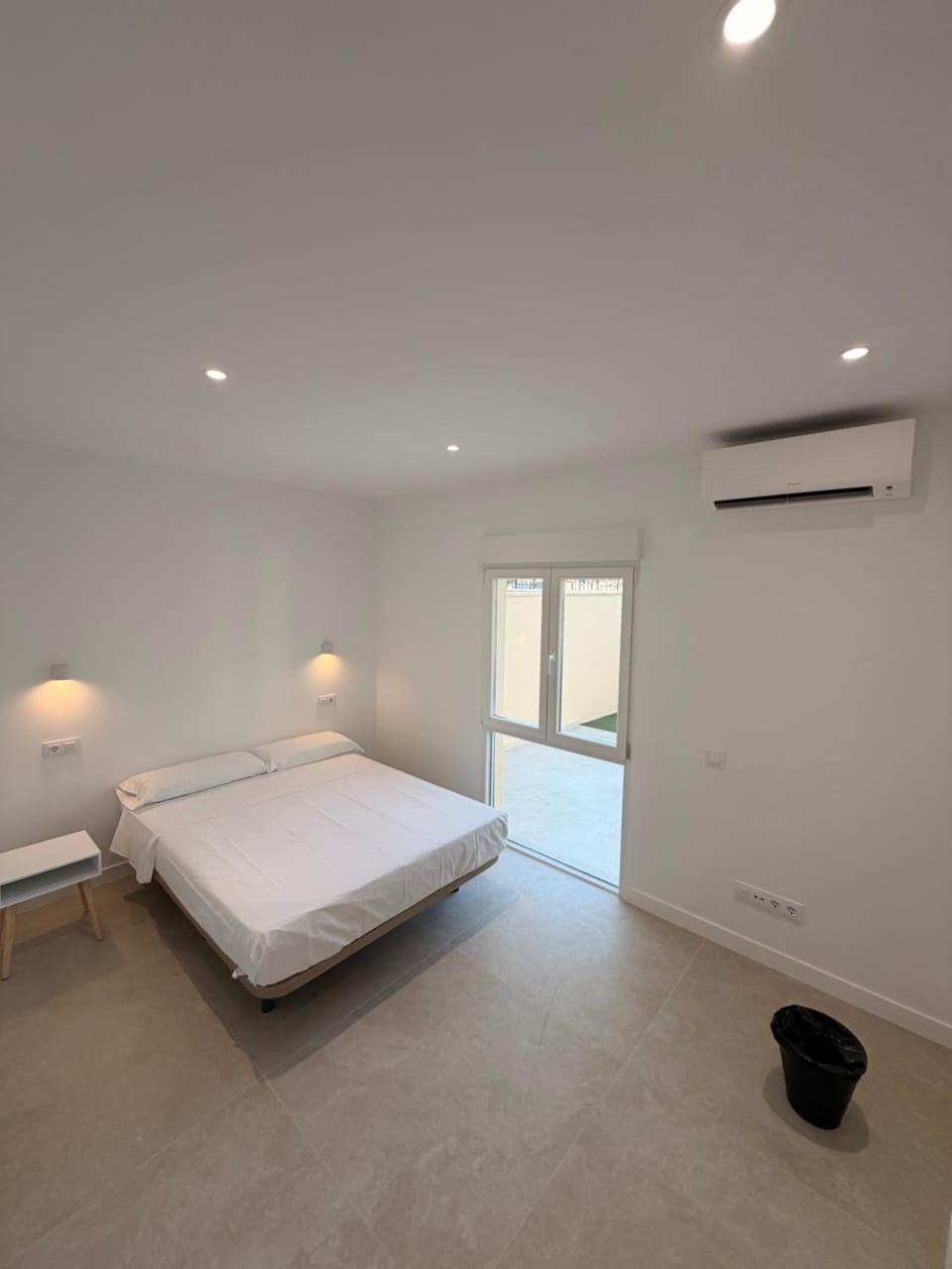 Bed, Photo of the whole room, Bedroom, air conditioner