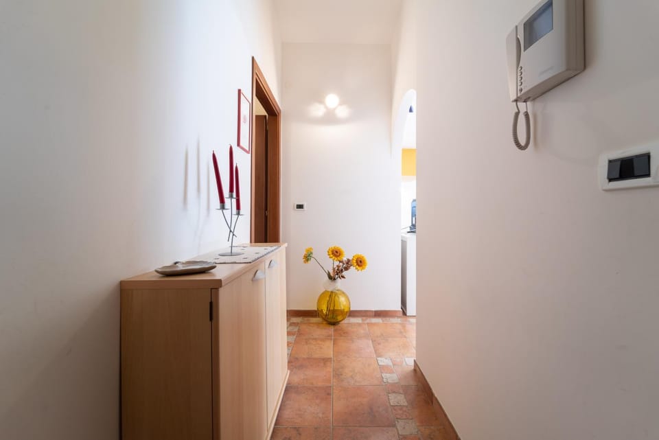 Facade/entrance, Photo of the whole room